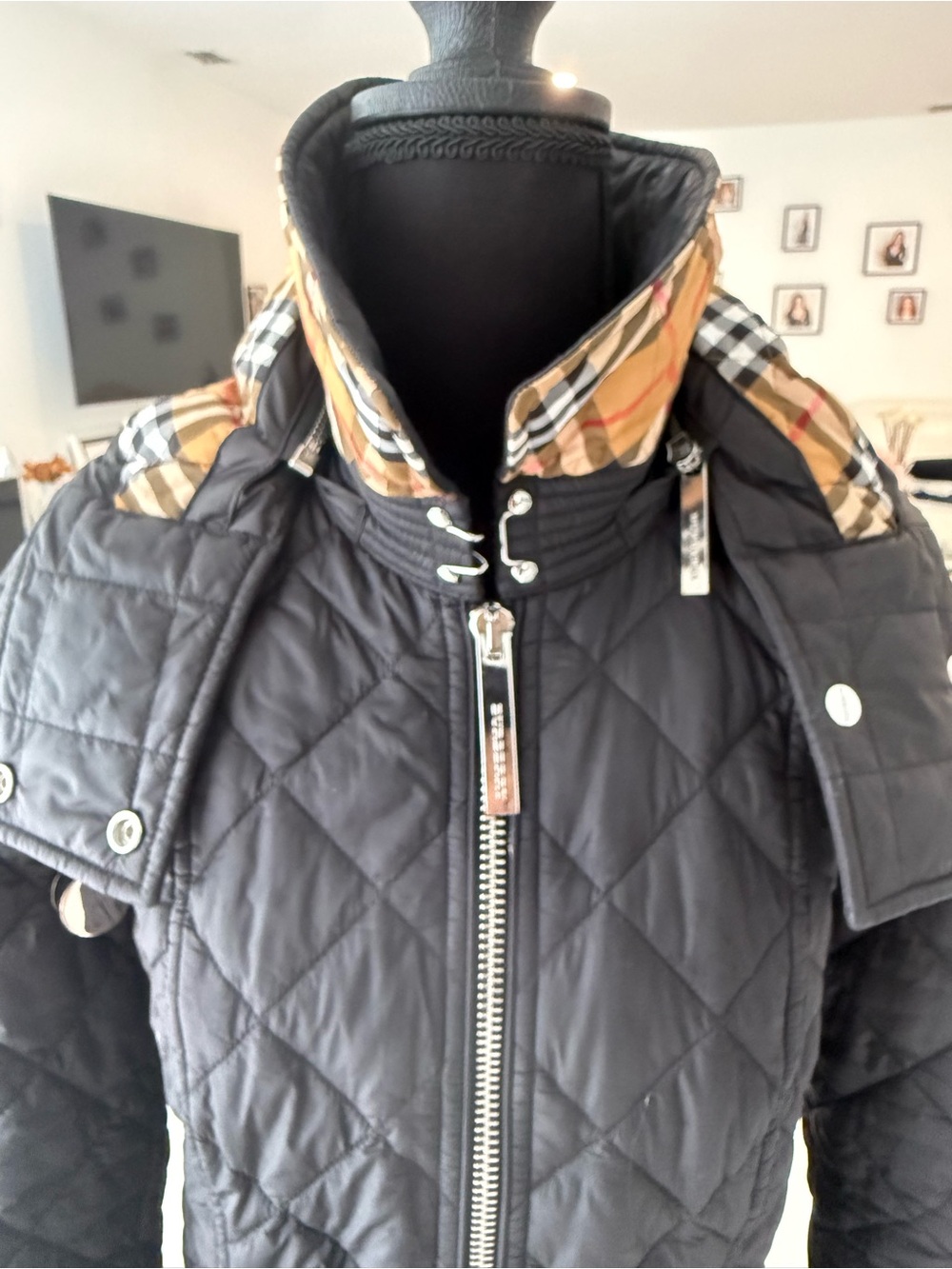BURBERRY Finsbridge Black Belted Quilted Jacket W Detachable Hood Size L - Picture 10 of 10